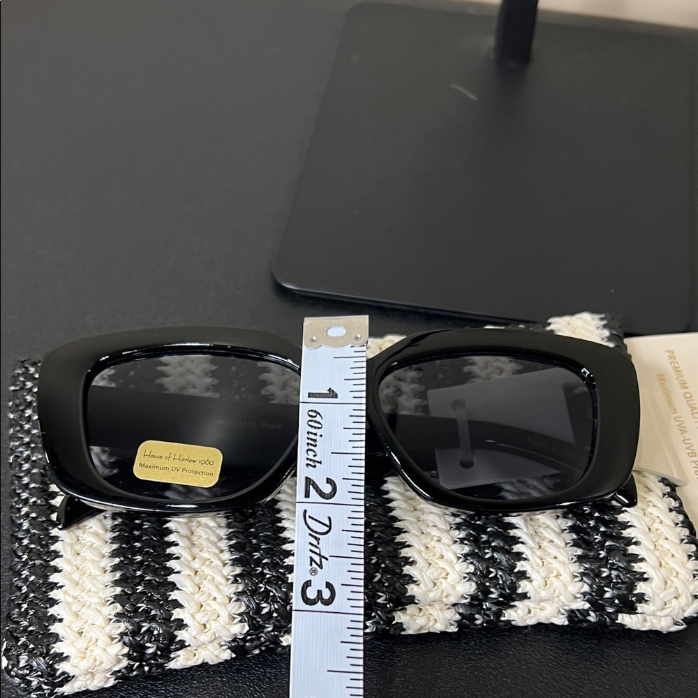 House of Harlow 1960 | Sunglasses with Case - Picture 10 of 10